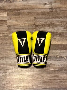 TITLE Boxing Men's Yellow & Black Training Gloves